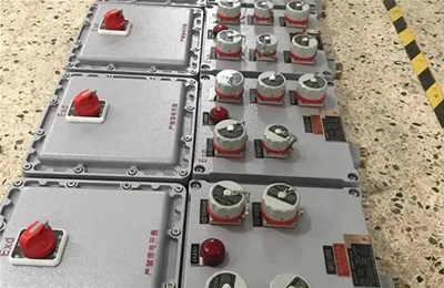 防爆配電箱如何配合燈具進行使用嗎？